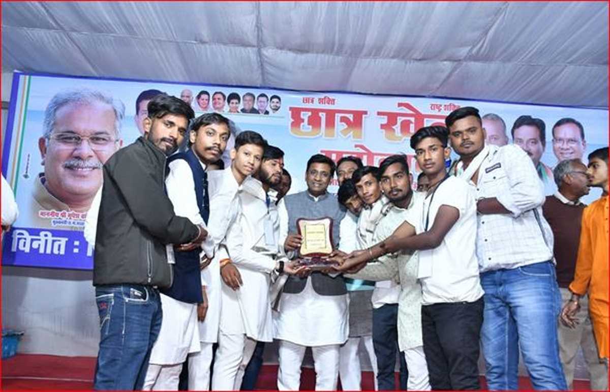 छात्रों की प्रतिभा को निखारने एनएसयूआई ने खेल महोत्सव का किया आयोजन छात्रों की प्रतिभा को निखारने एनएसयूआई ने खेल महोत्सव का किया आयोजन